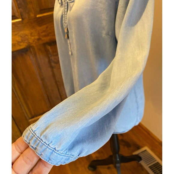 Christopher & Banks Top Chambray Type Blouse Size Large Petite Blue Soft Flowy - Picture 3 of 10